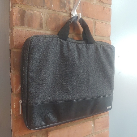 Bugatti laptop sleeve bag for 15.6 inch laptop/tablet in grey herringbone - Picture 3 of 5